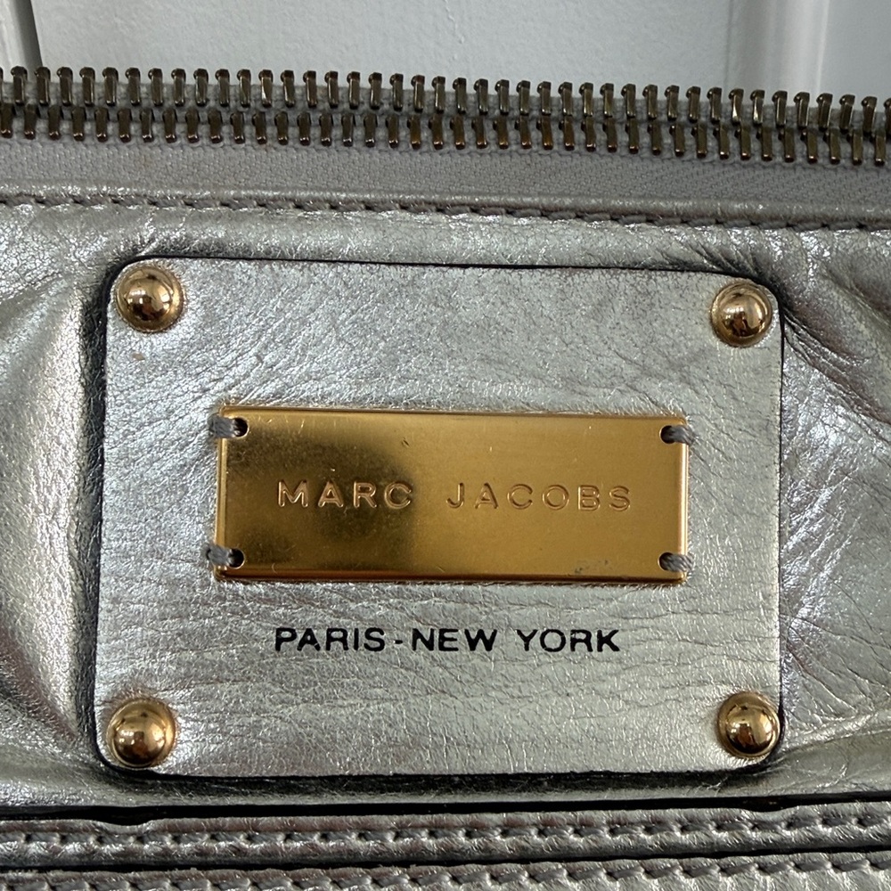 Authentic Marc Jacobs Silver Shoulder Bag - Picture 4 of 10